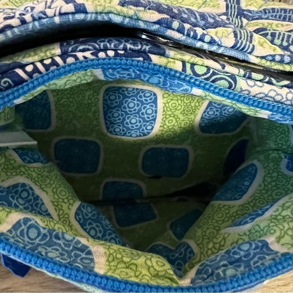 VERA BRADLEY Doodle Daisy Little Flap Hipster Green Blue Floral 2011 Crossbody - Picture 5 of 17